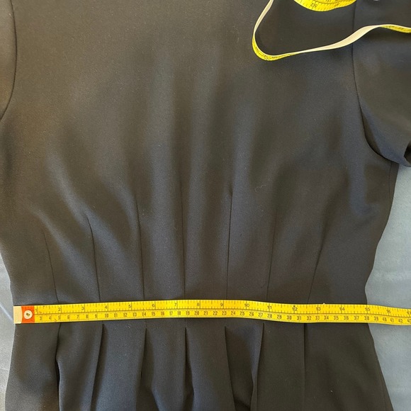 Elegant Black Dress - Picture 7 of 8